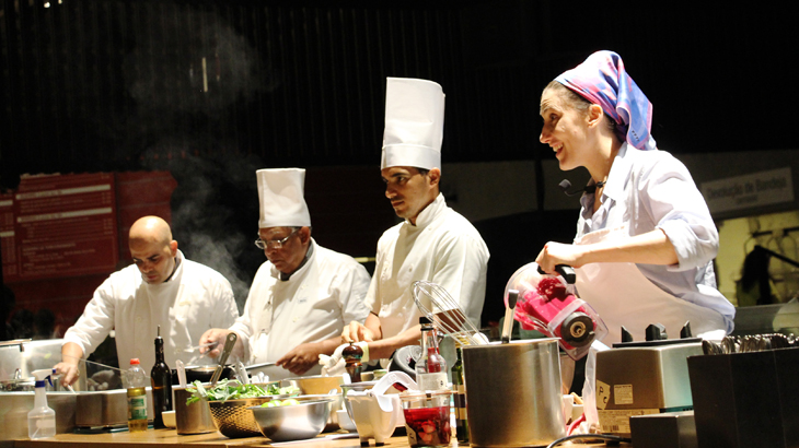 Paola durante a oficina Comer é Mais, no Sesc Belenzinho.<br>Foto: Cris Komesu