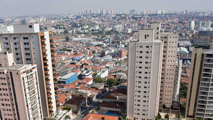 O município não quer edifícios. Está faltando espaço / Foto: Eduardo Anizelli/Folhapress