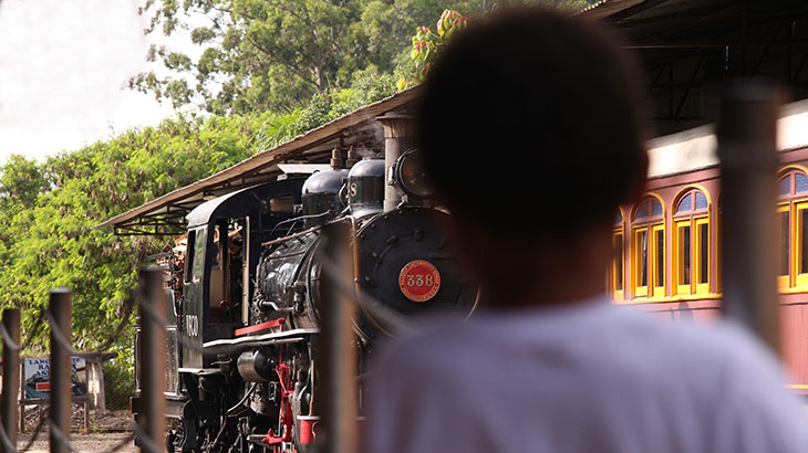 Maria Fumaça com sua locomotiva construída em 1910<br>Foto: Aline de Castro