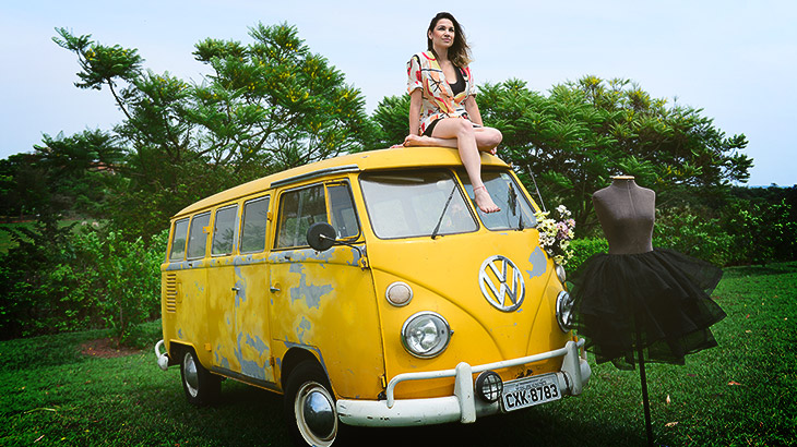 Betania Menezes e sua Kombi amarela apresentam o 