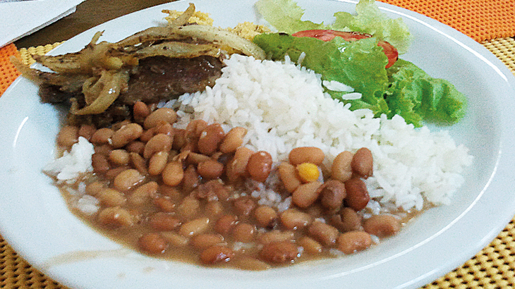 Alimentos se completam: aminoácidos que faltam num sobram no outro / Foto: Marcos Santos/USP Imagens