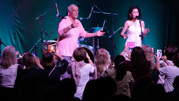 Danilo Caymmi e Marina de la Riva. O que não faltou foi foto no show de abertura [Foto: V.Naka/Sesc]