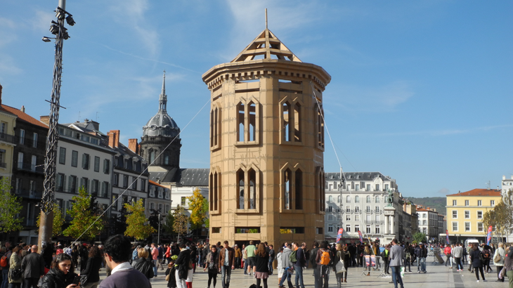 Construção efêmera erguida em 2015 na cidade de Clermont-Ferrand (França) | Foto: Olivier Grossetête