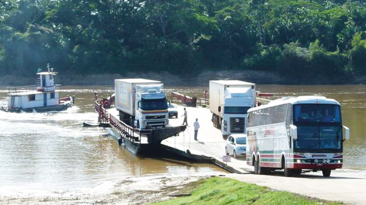 Travessia de balsa na Amazônia / Foto: Divulgação