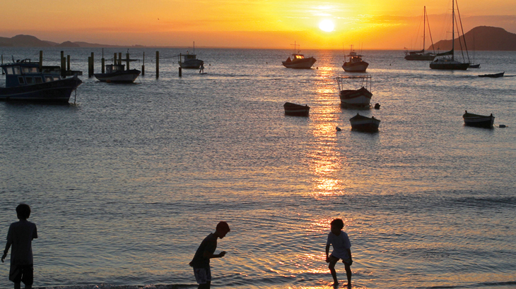 Entardecer na praia dos Ossos / Foto: Ronald Pantoja/Prefeitura de Búzios