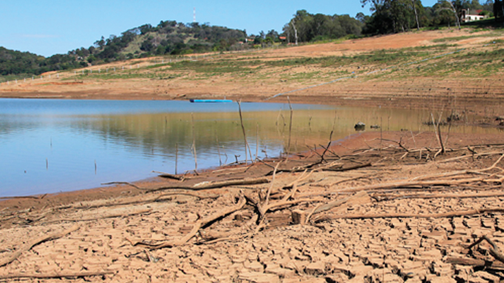 Represa do Sistema Cantareira meses atrás / Foto: Alexandre Tokitaka/Pulsar Imagens