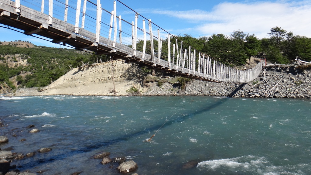 Passarela de ovelha sobre o Rio Carreras