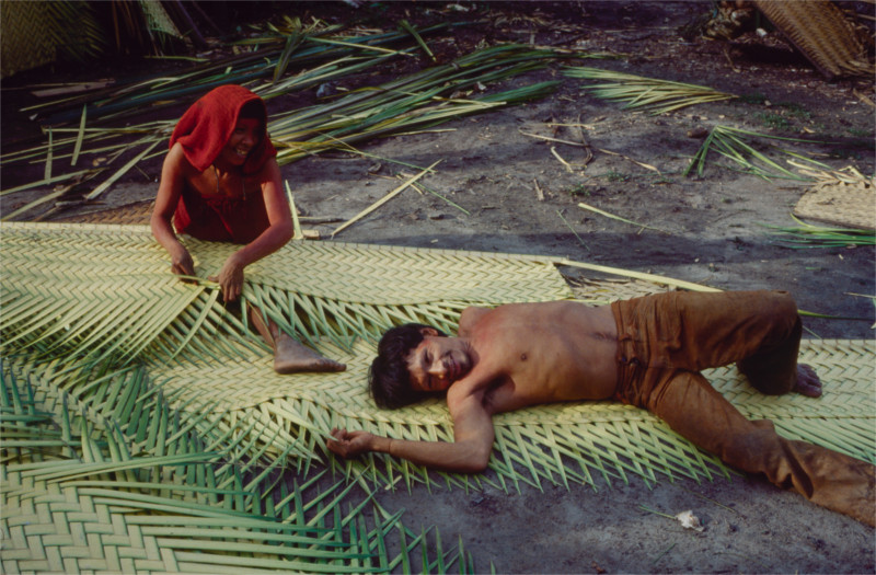 Fotos emblemáticas dos índios que habitam a Reserva Indígena do Xingu, captadas entre 1977 e 1982