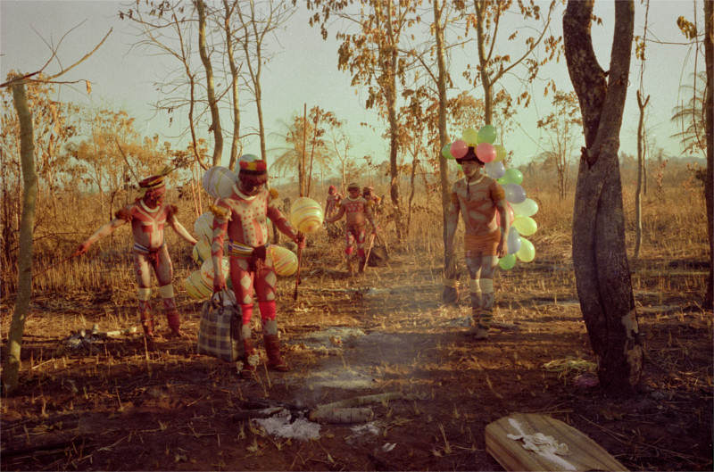 Fotos emblemáticas dos índios que habitam a Reserva Indígena do Xingu, captadas entre 1977 e 1982