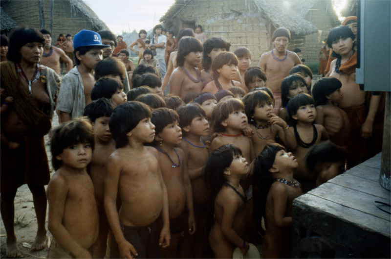 Fotos emblemáticas dos índios que habitam a Reserva Indígena do Xingu, captadas entre 1977 e 1982